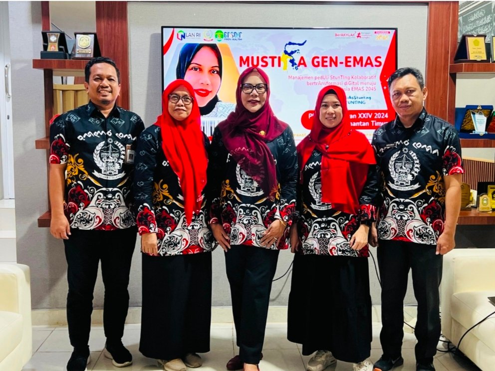 Direktur UPT RSUD Haji Makassar, Dr. dr. Evi Mustikawati Arifin, Sp.KK., M.Kes.,dan tim uptd rs haji